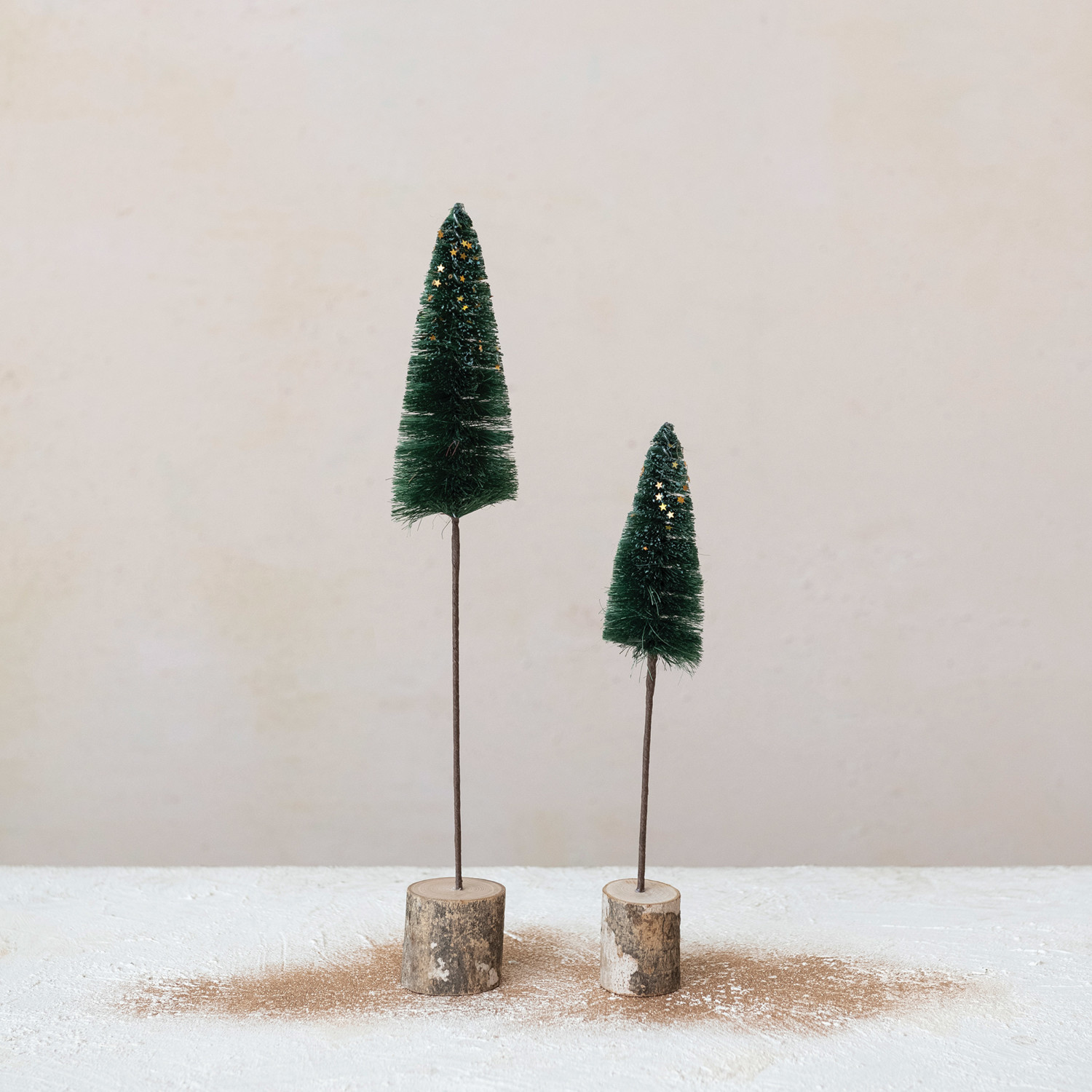 Sisal Bottle Brush Tree W/ Wood Slice Base & Glitter Stars, Green